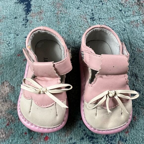 Jack and Lily Mary Janes Size 2 - Picture 1 of 3